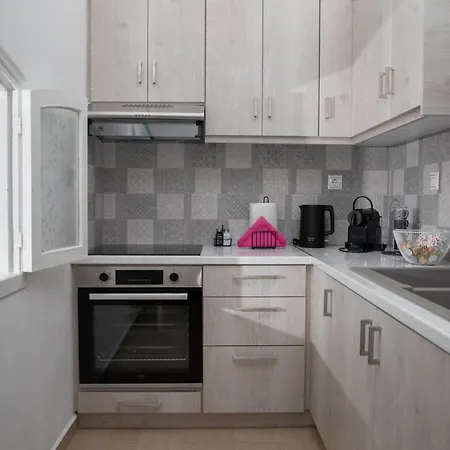 Artianna, In Alinda, Leros