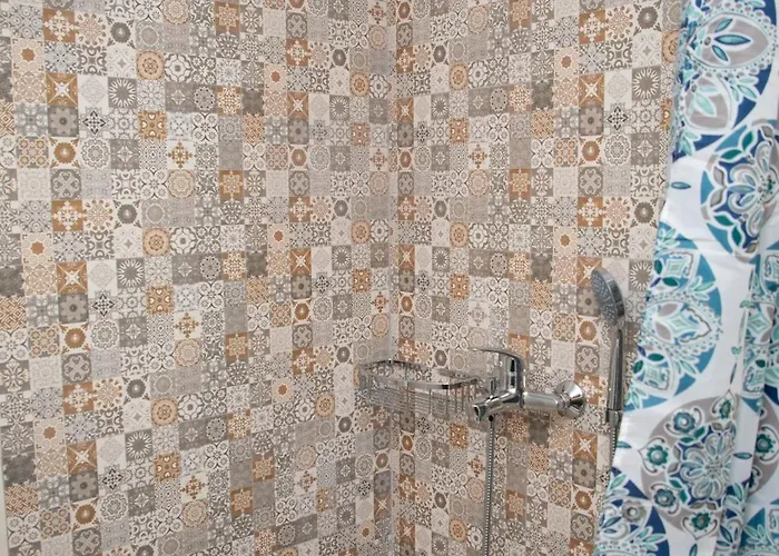 Artianna, In Alinda, Leros * Alinda (Leros)