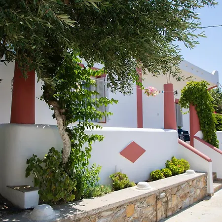 Artianna, In Alinda, Leros بيت للعطل